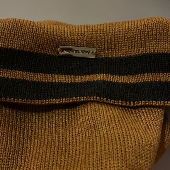 NWT Michael Kors reversible hat - Picture 3 of 3